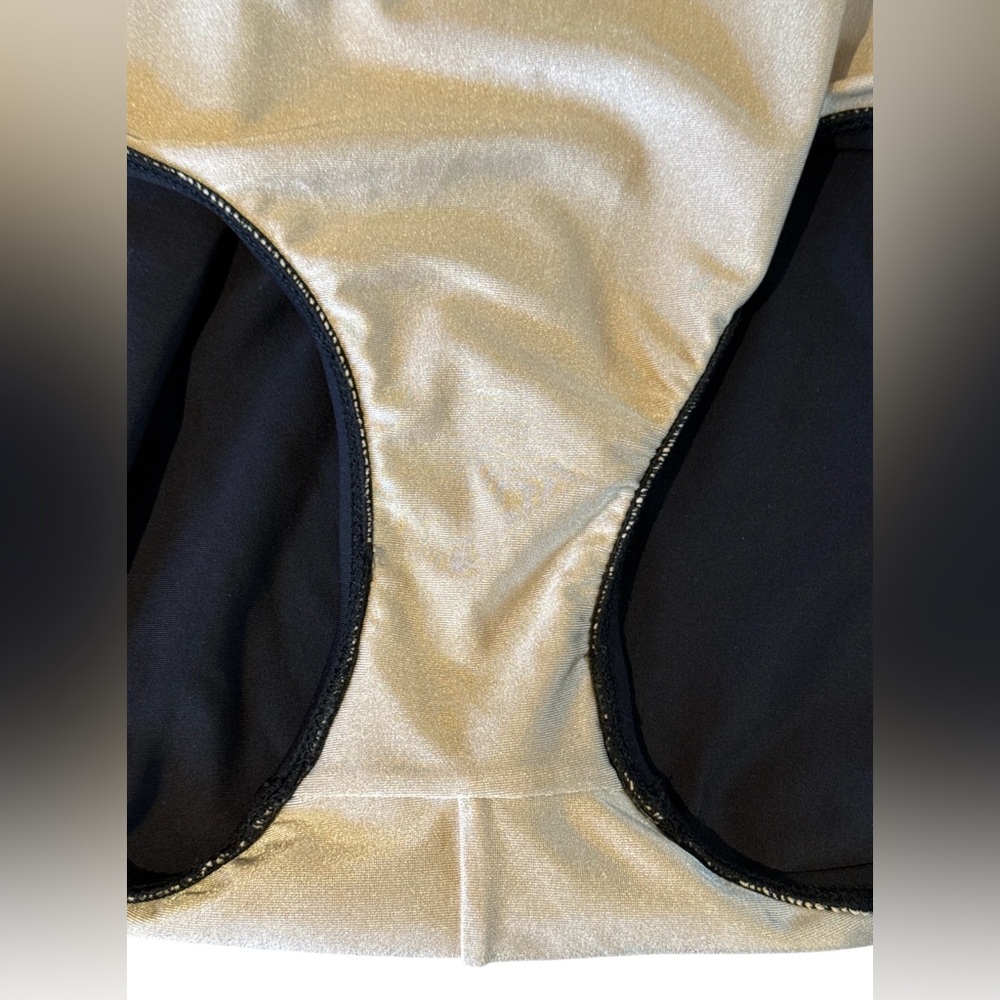 Dolphin Aquashape black swimsuit - Picture 5 of 5